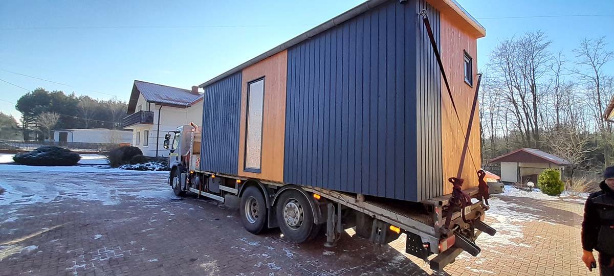 Transport domu modułowego na działkę