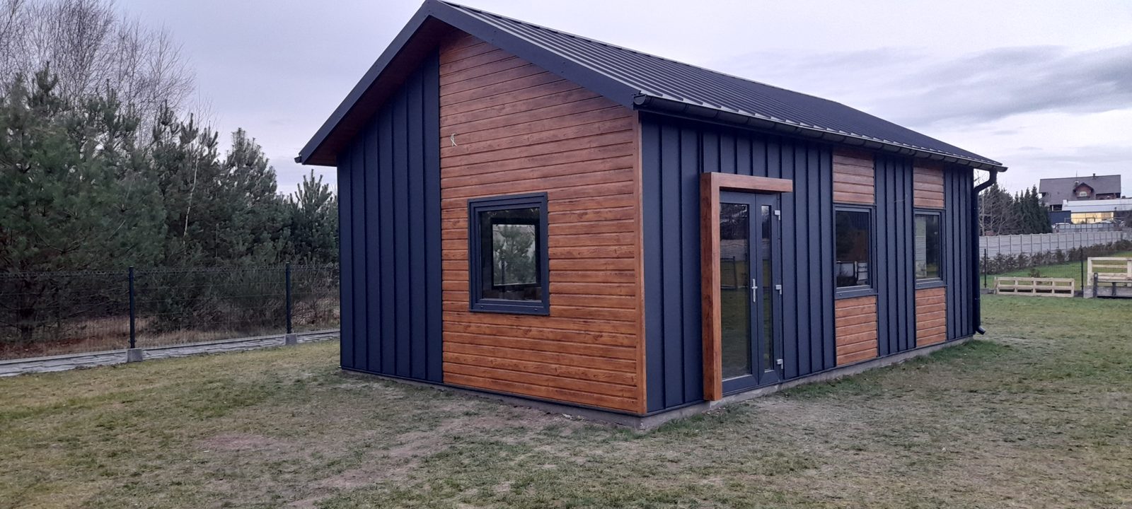 LUNA 45 — bryła z zewnątrz